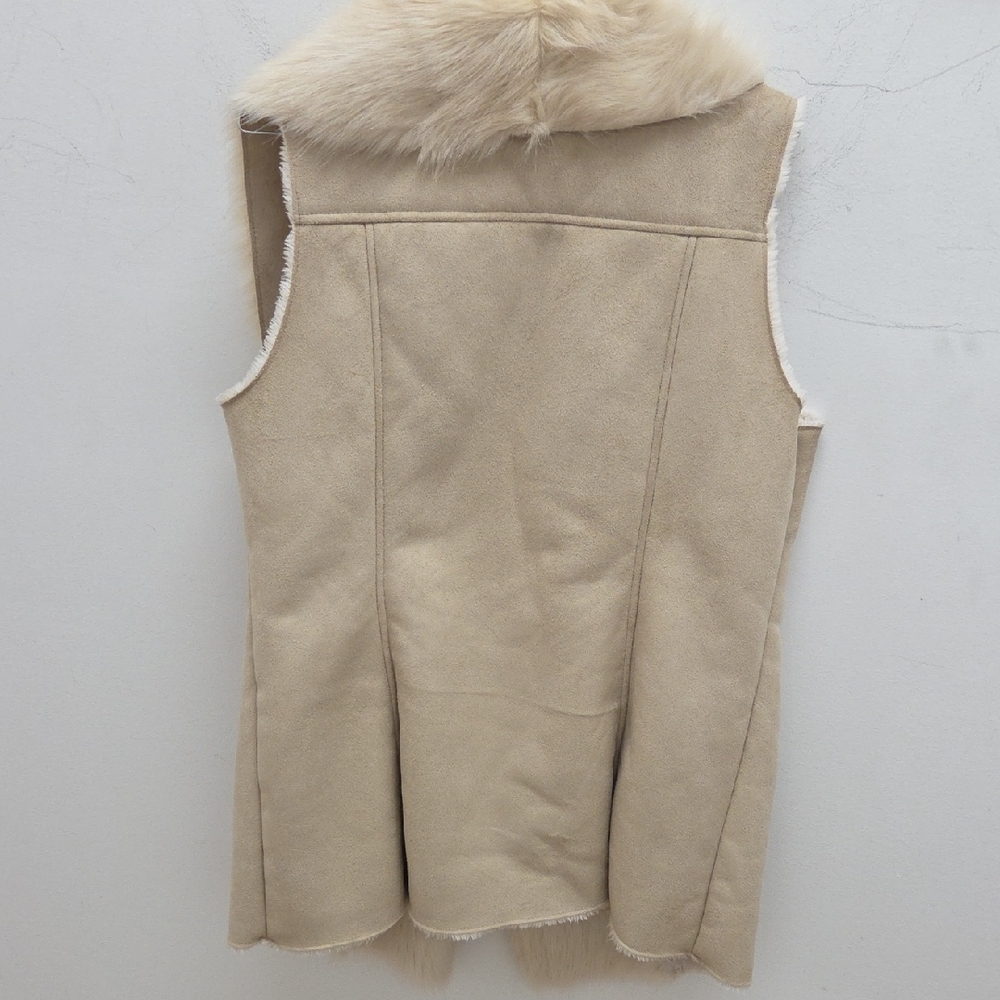 Elegant Beige Faux Fur Vest - Picture 7 of 7